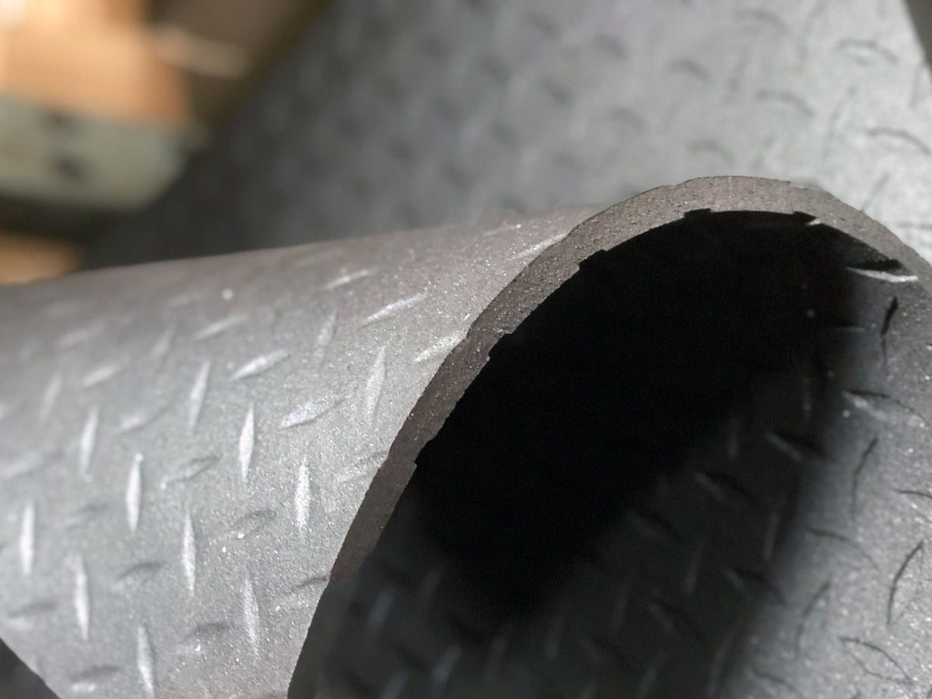 Closeup of New GFI 4x6 Rubber Bully Mat with black diamond pattern